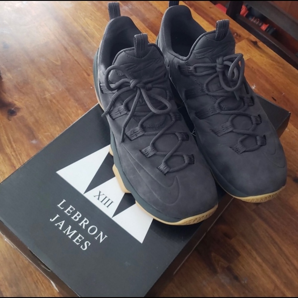 Mens Lebron XIII basketball shoes